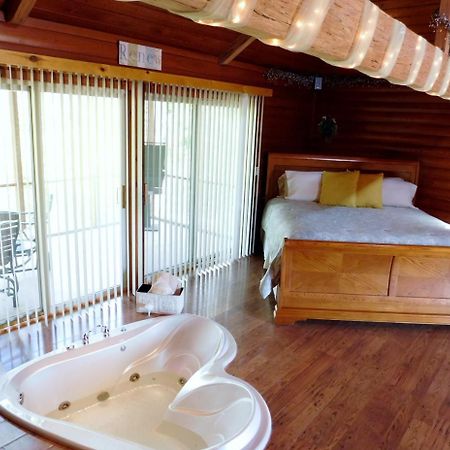 Serenity Springs - Michigan City Hotel Springfield ภายนอก รูปภาพ