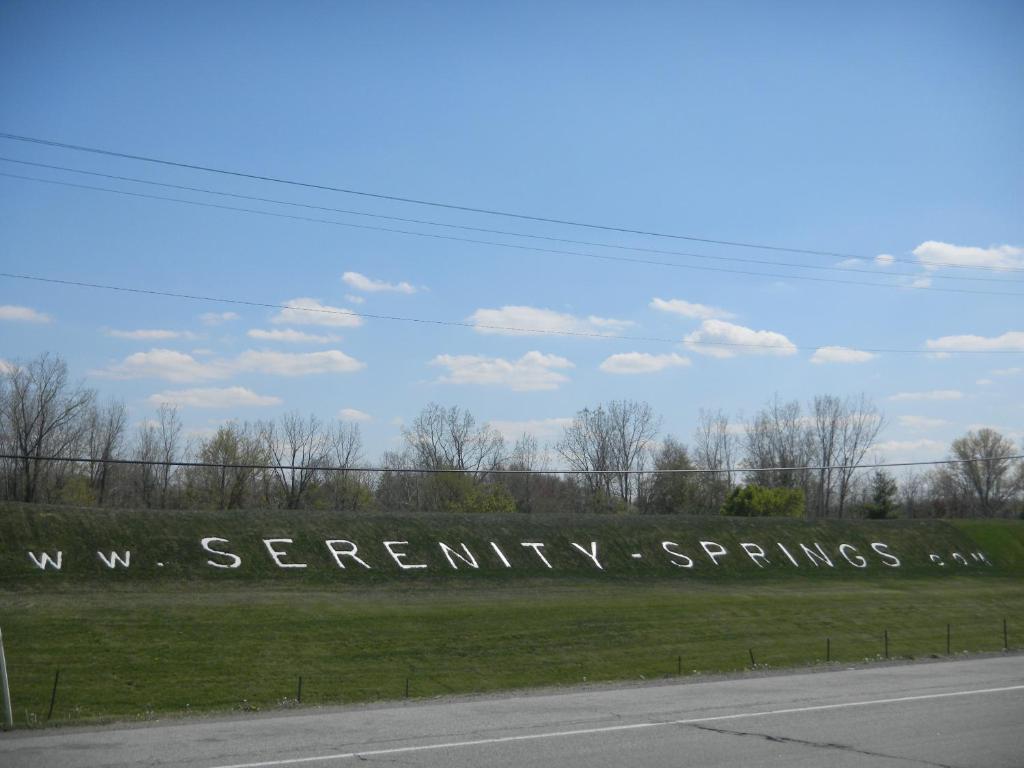 Serenity Springs - Michigan City Hotel Springfield ภายนอก รูปภาพ