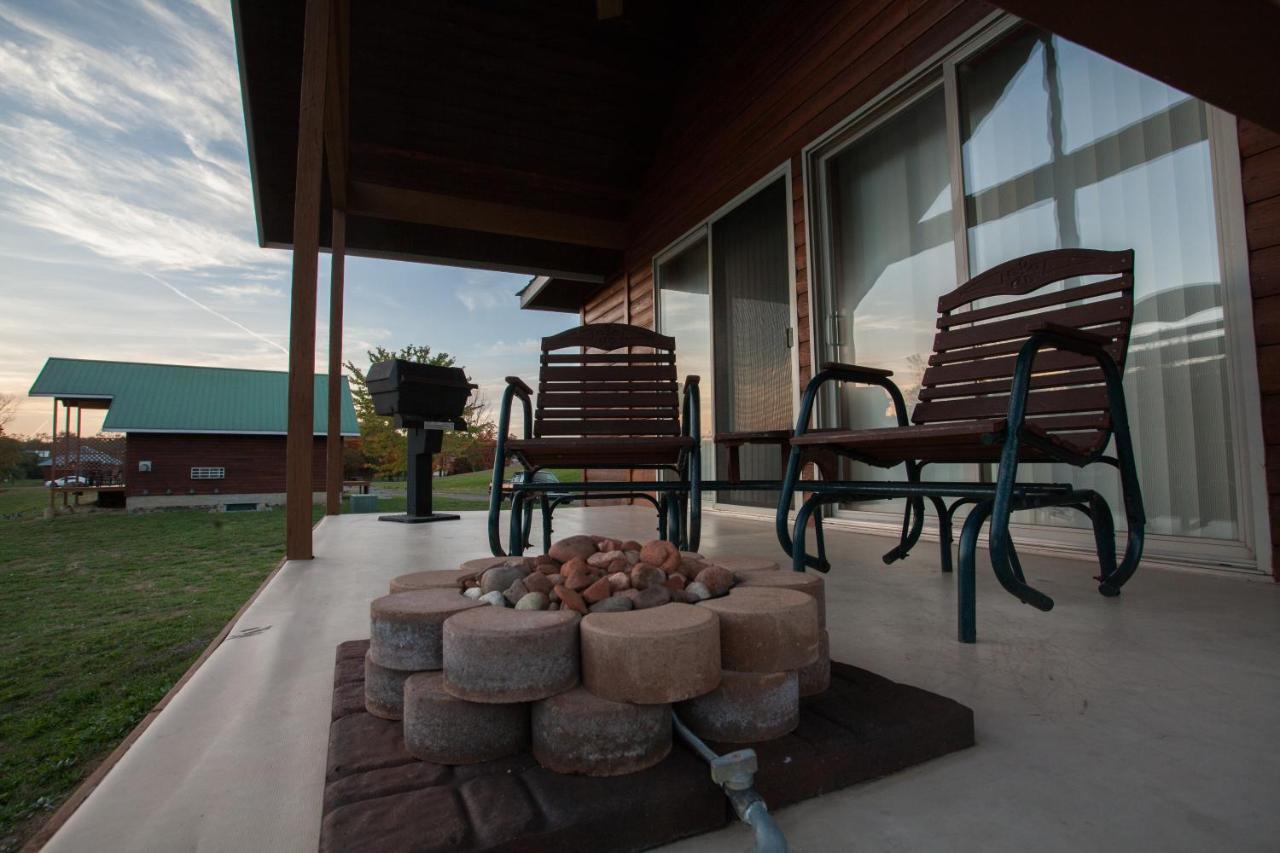 Serenity Springs - Michigan City Hotel Springfield ภายนอก รูปภาพ